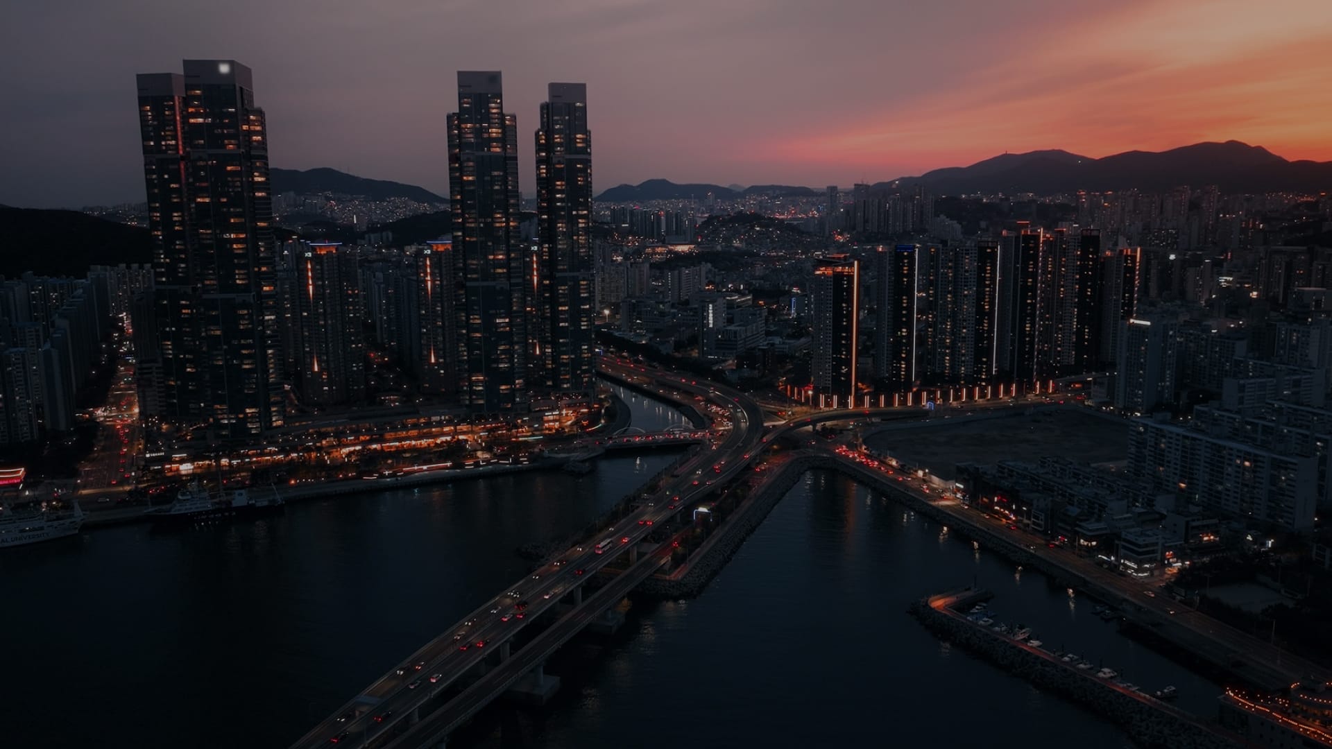 HDC 심볼 배경 이미지